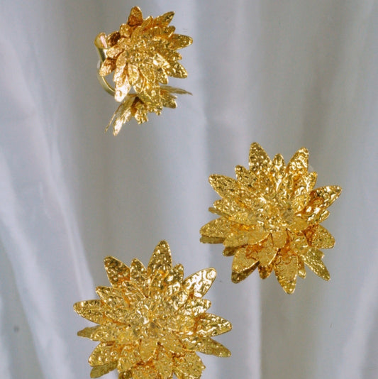 Open petals ring