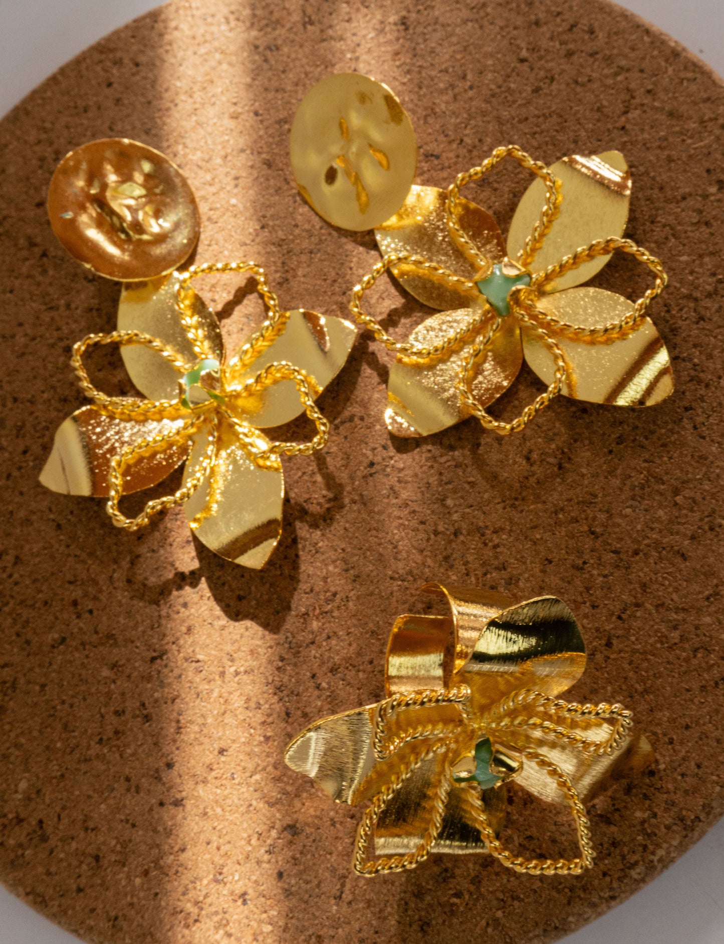 Double flower ring.