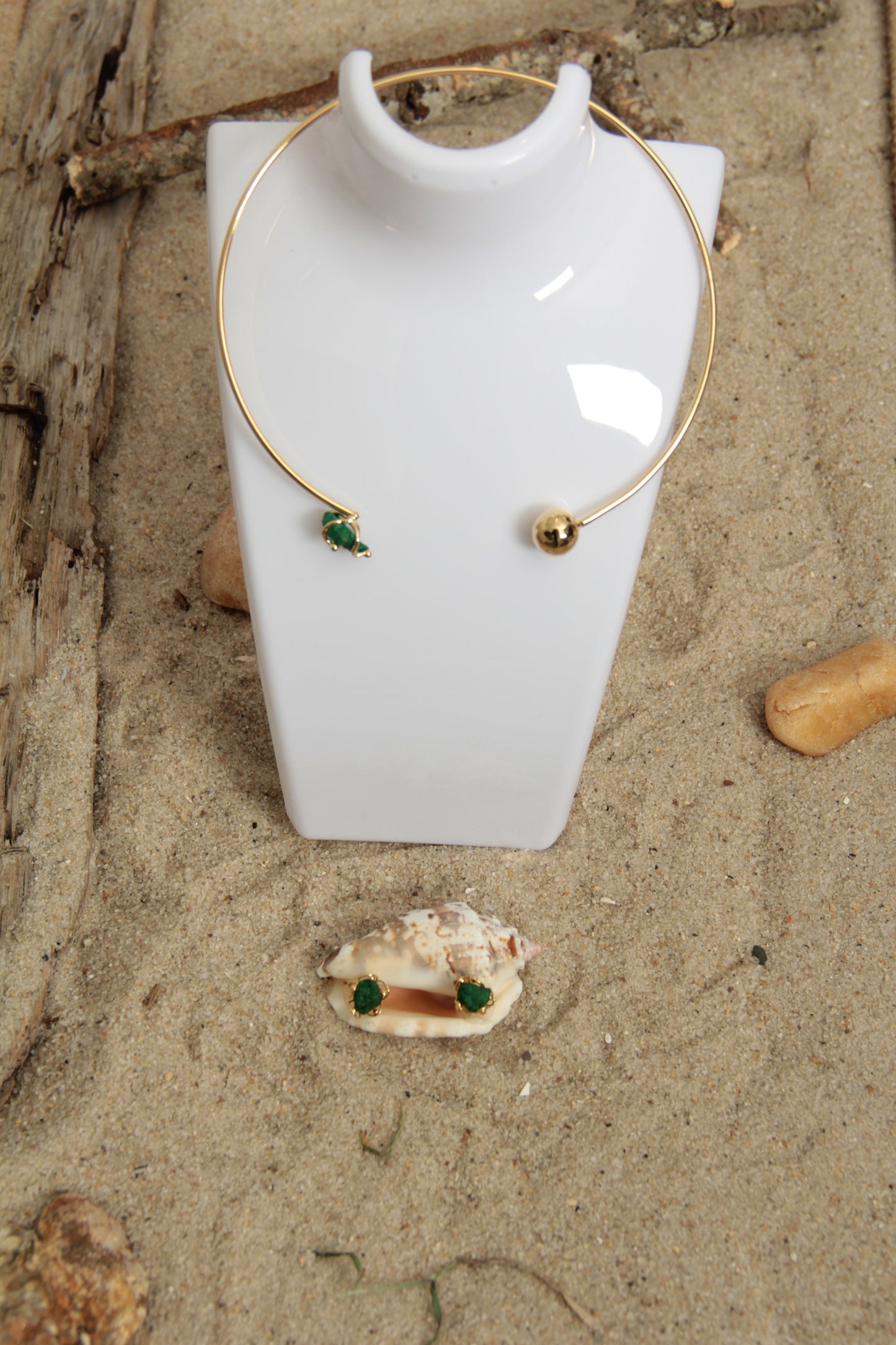 Emerald point necklace
