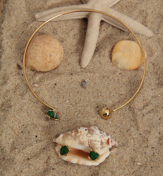 Emerald point necklace