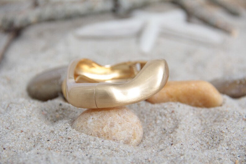 Irregular bracelet