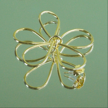 Aretes Flor Minimalista Dorada