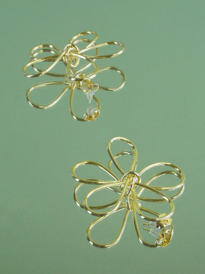 Aretes Flor Minimalista Dorada