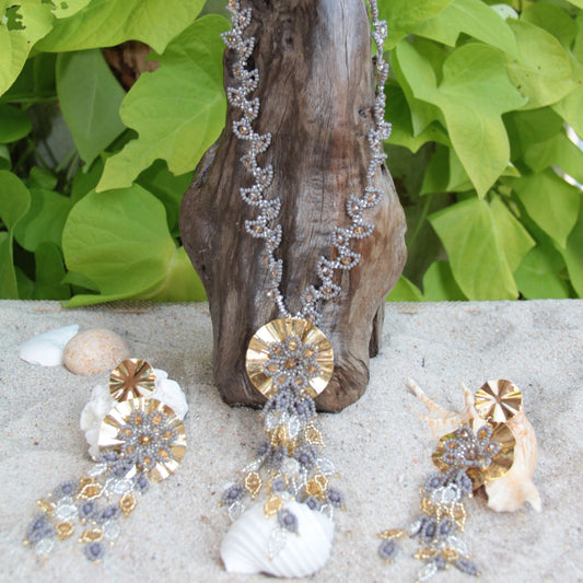 Golden root necklace with black