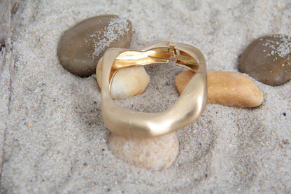 Irregular bracelet